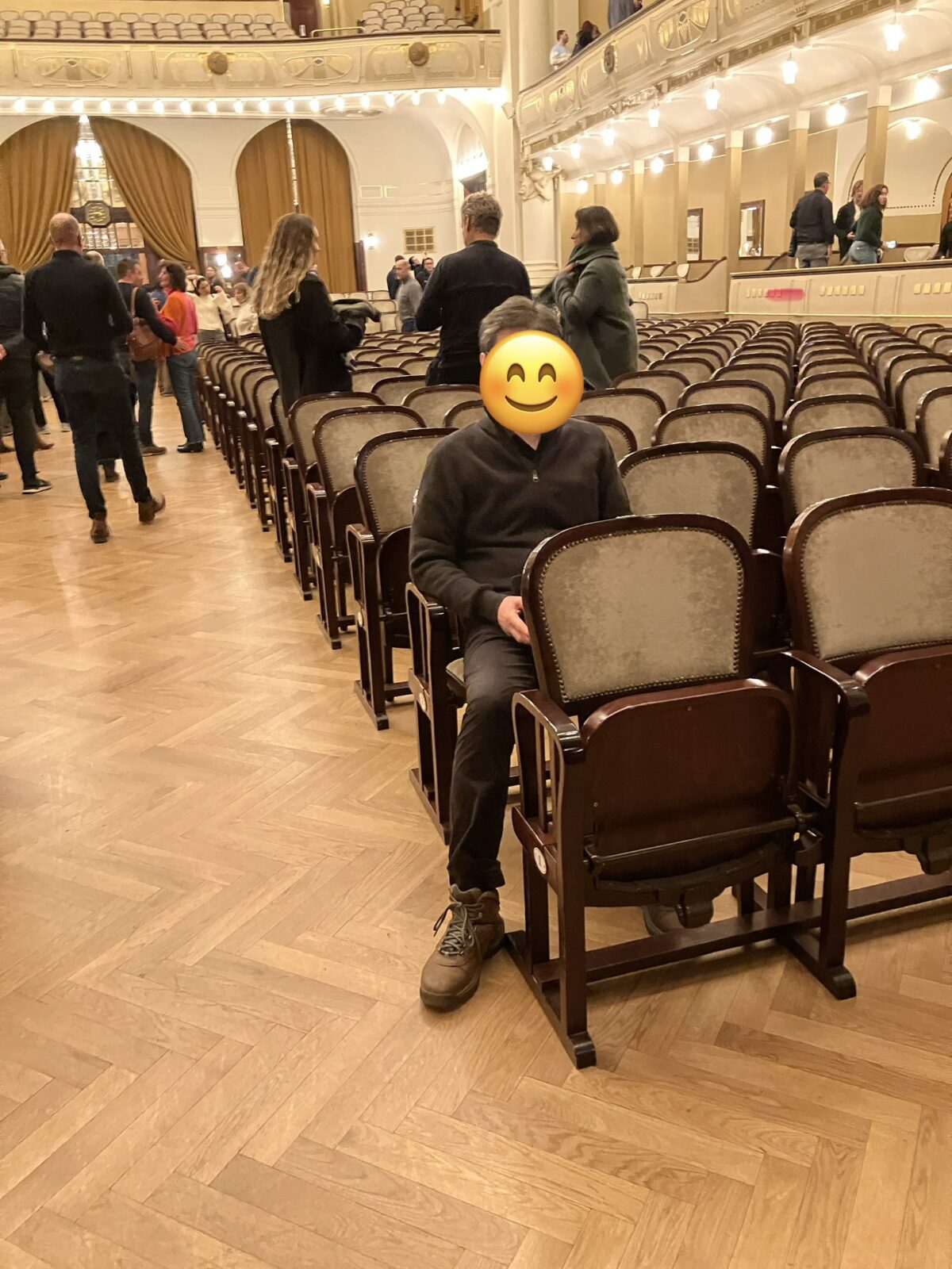 プラハ観光おすすめスポット「スメタナホール コンサート会場席」