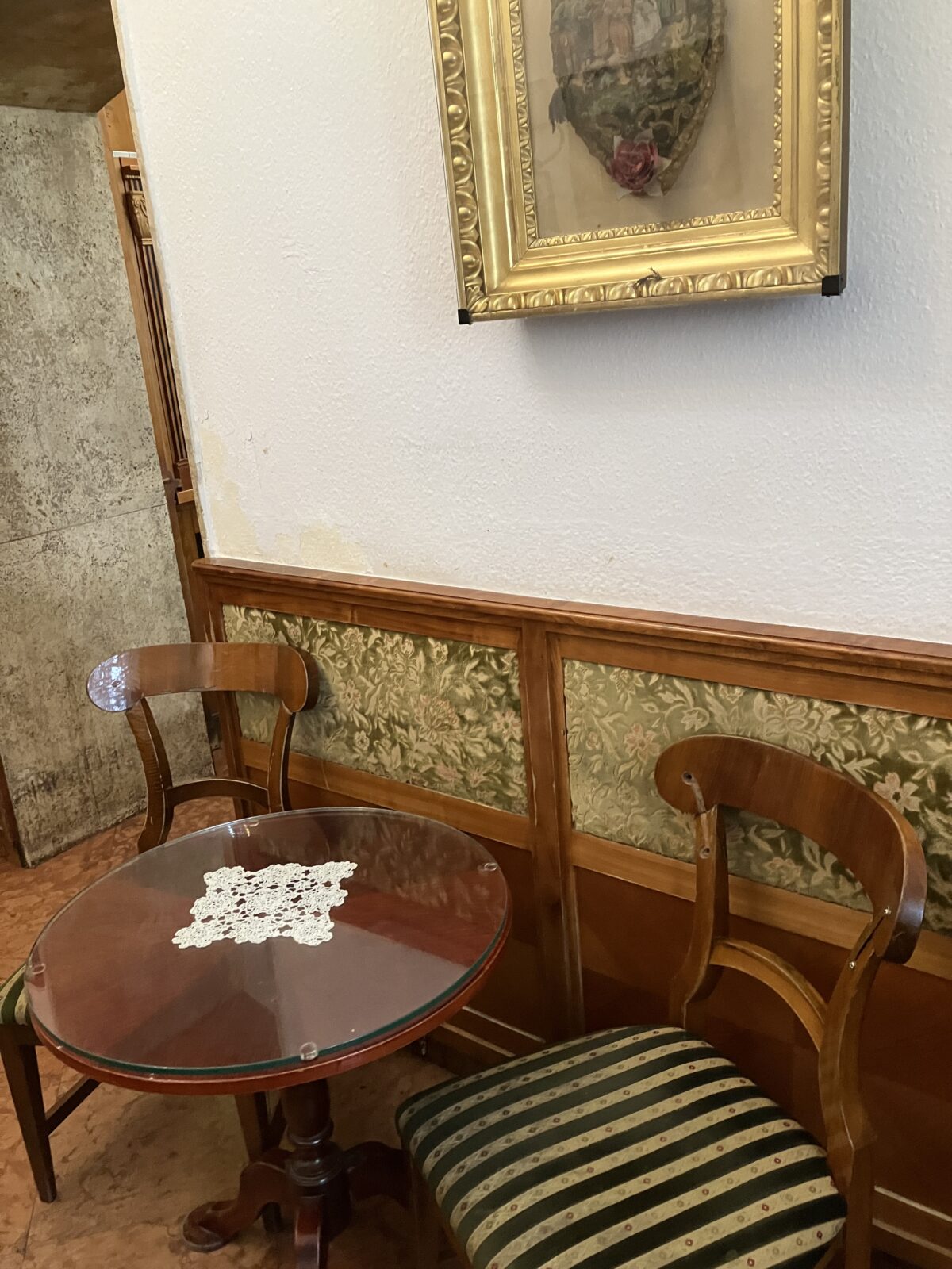 ブダペストのカフェ Ruszwurm Cukrászda 店内