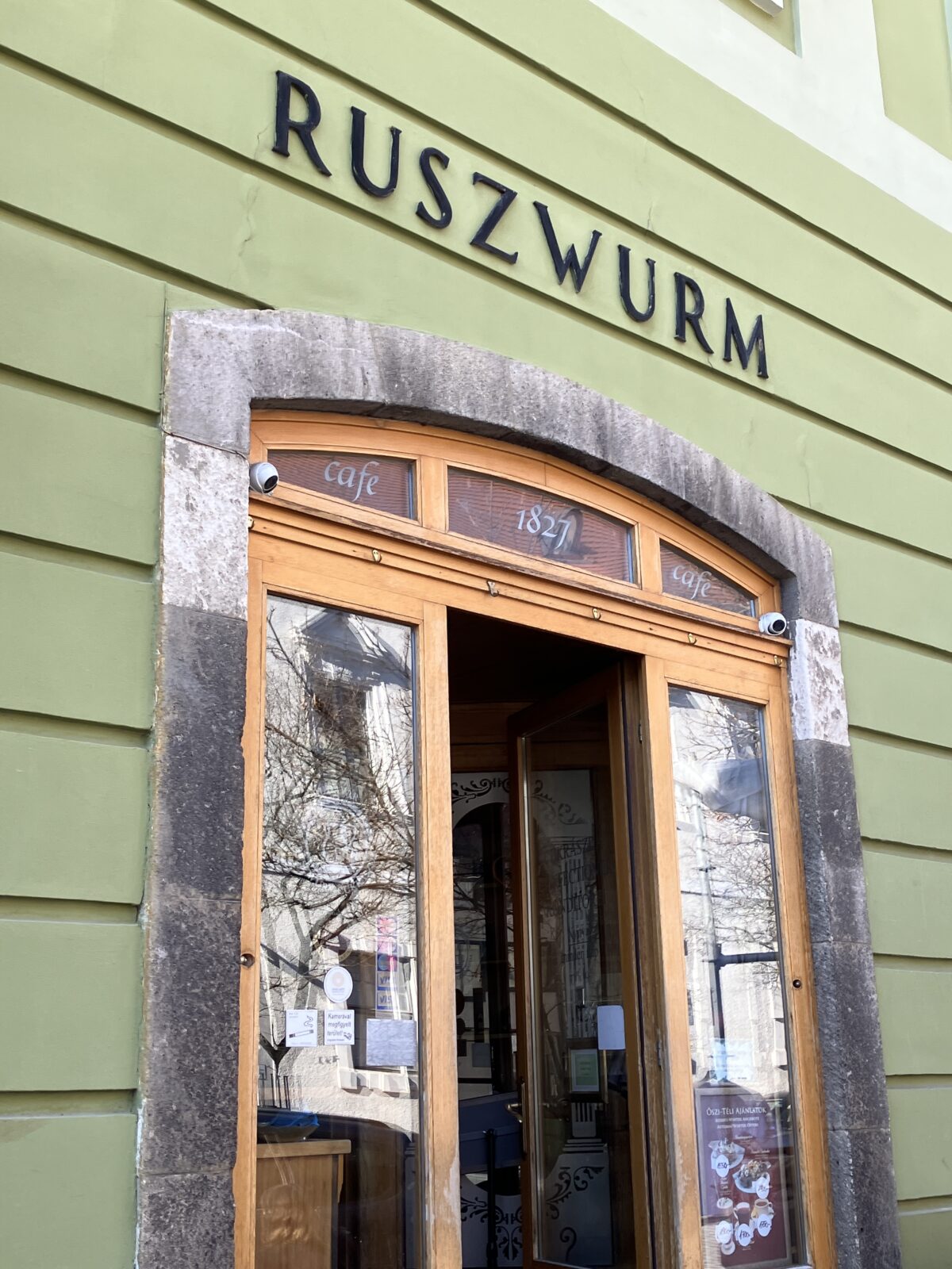 ブダペストのカフェ Ruszwurm Cukrászda