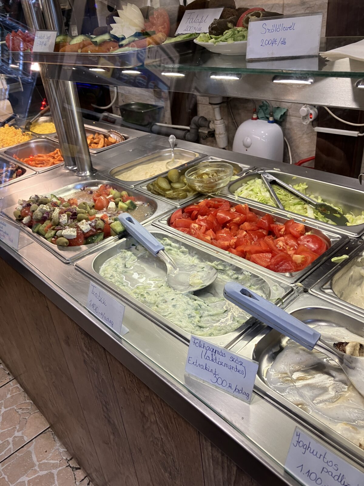 ブダペスト レストラン ÖRÖK® KEBAB HÁZ(ケバブハウス)テイクアウトショップの野菜類
