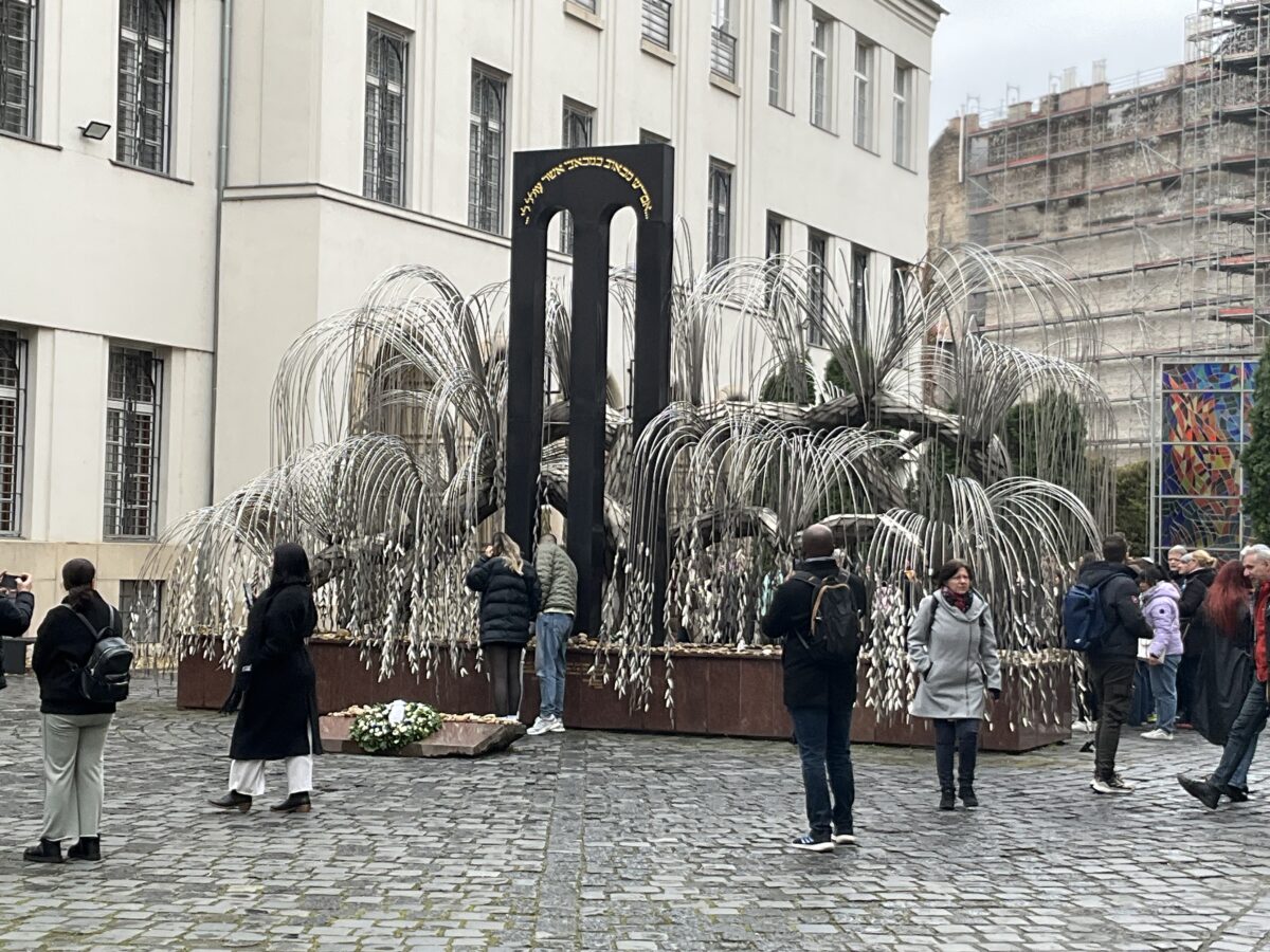 ドハーニ街シナゴーグ庭園「生命の木」