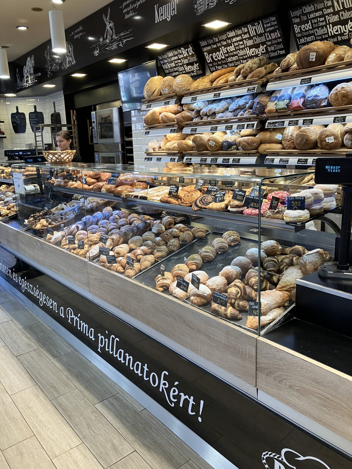 ブタペスト ベーカリー Prima Bakery店内ショーケース