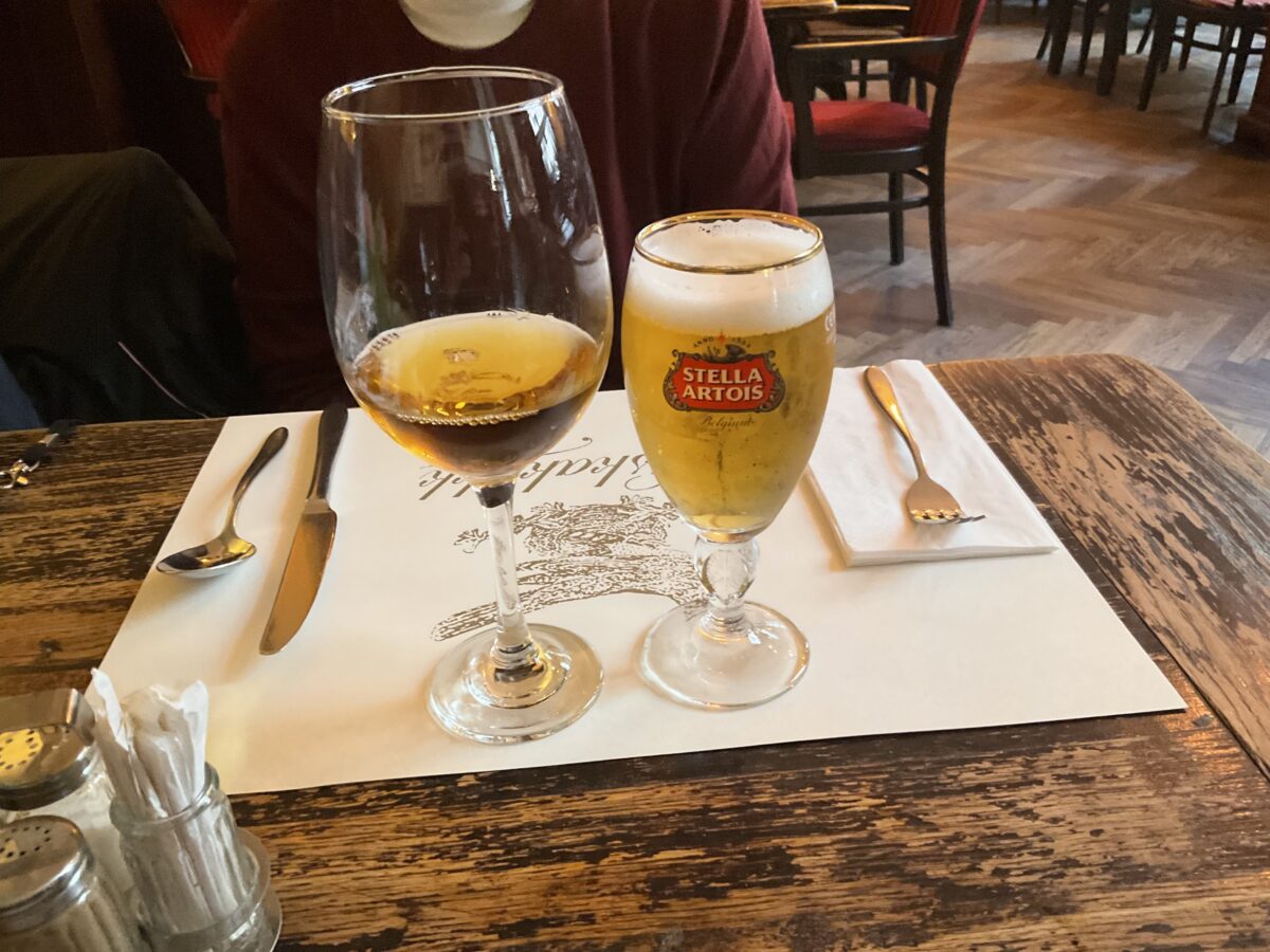 ブダペスト レストラン Kiskakukk Restaurant トカイワインとビール