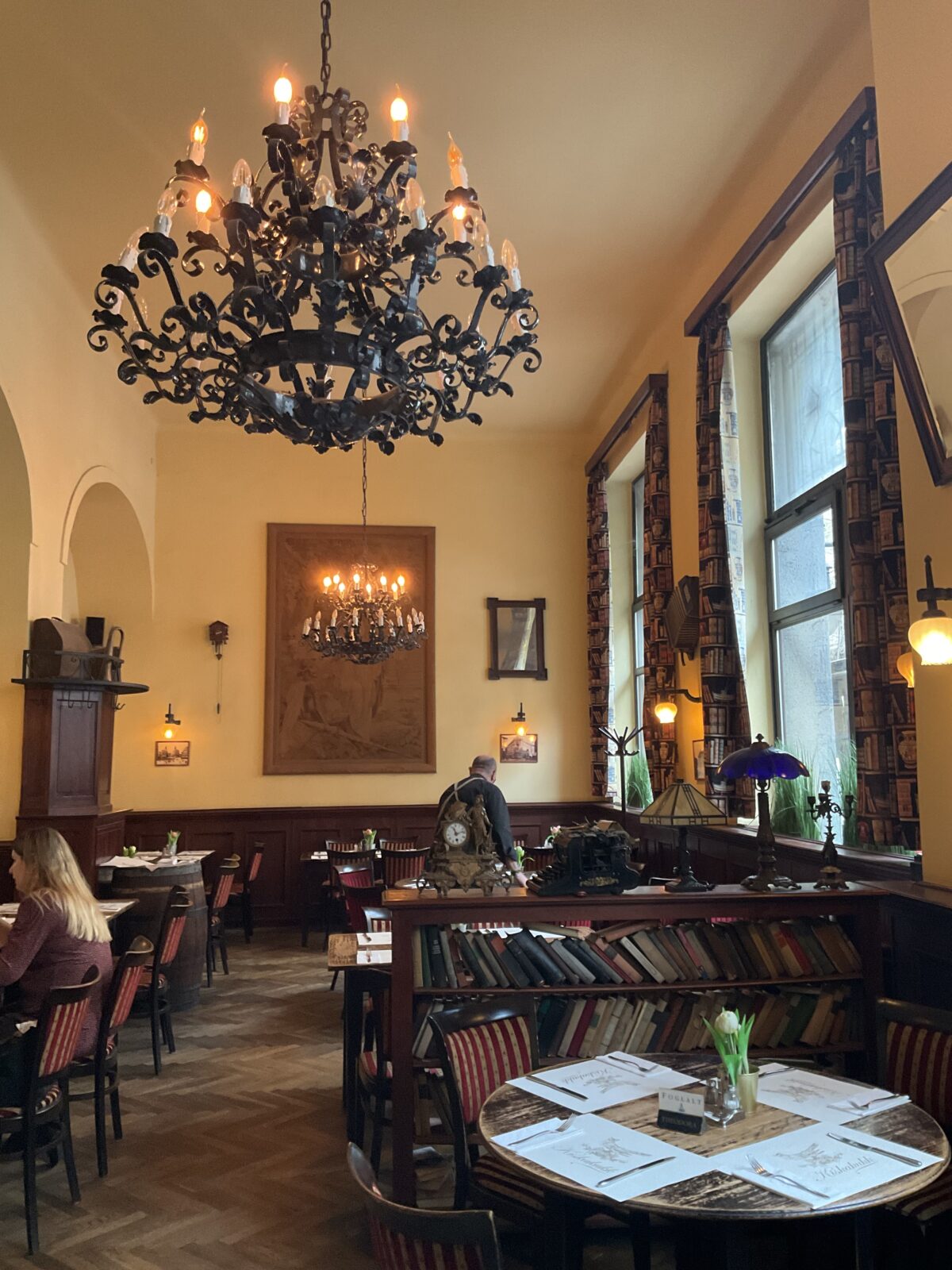 ブダペスト レストラン Kiskakukk Restaurant 店内