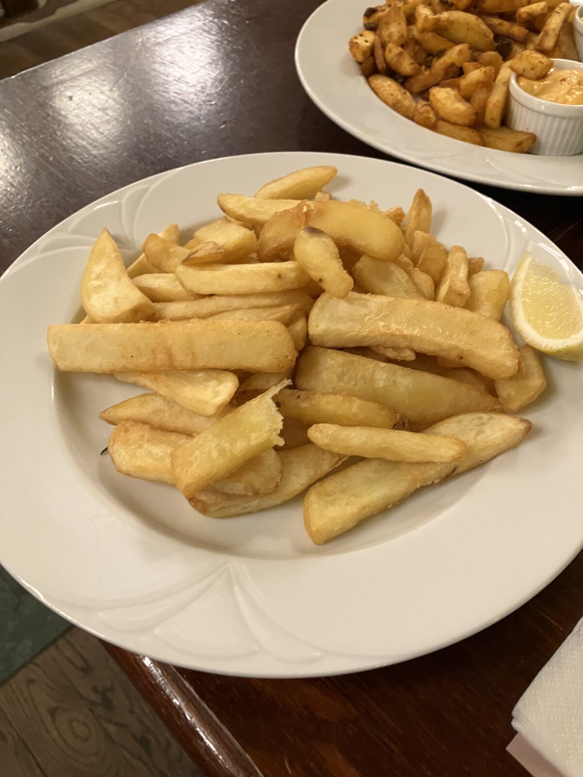 ブダペスト レストラン Mosselen Belgian Beer Café ポテト