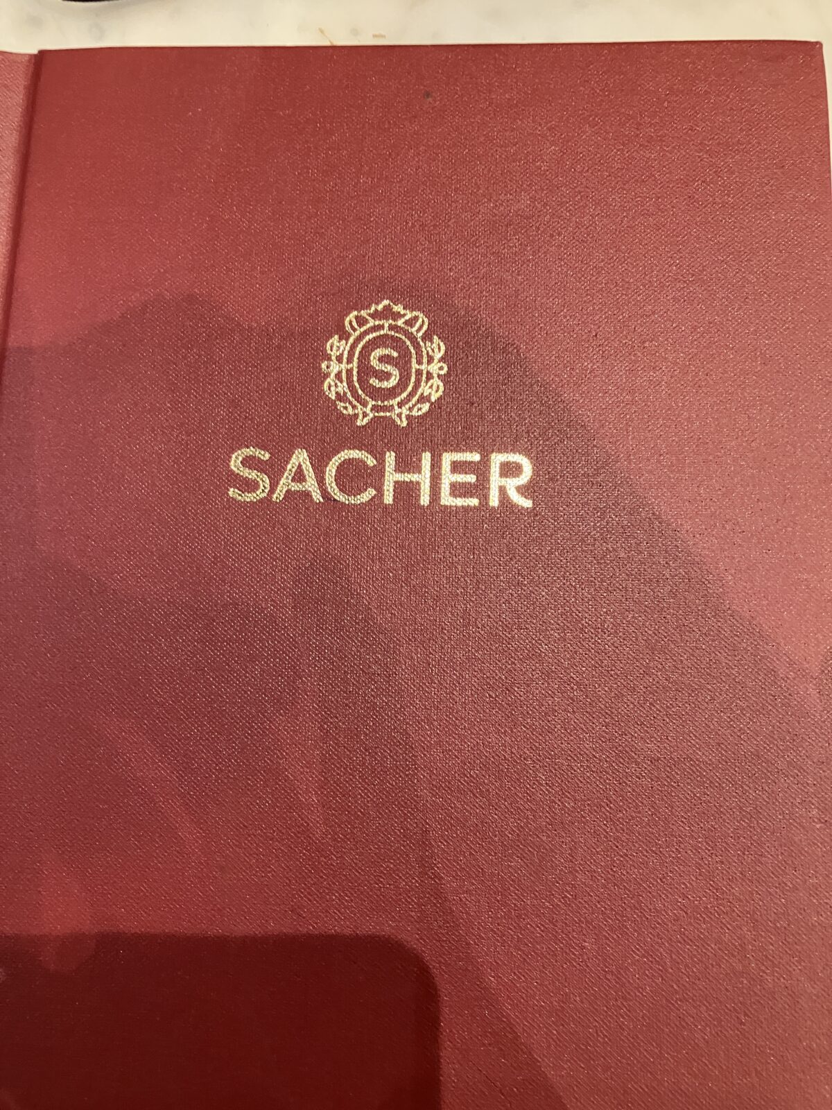 ウィーンの人気カフェ「カフェザッハー」