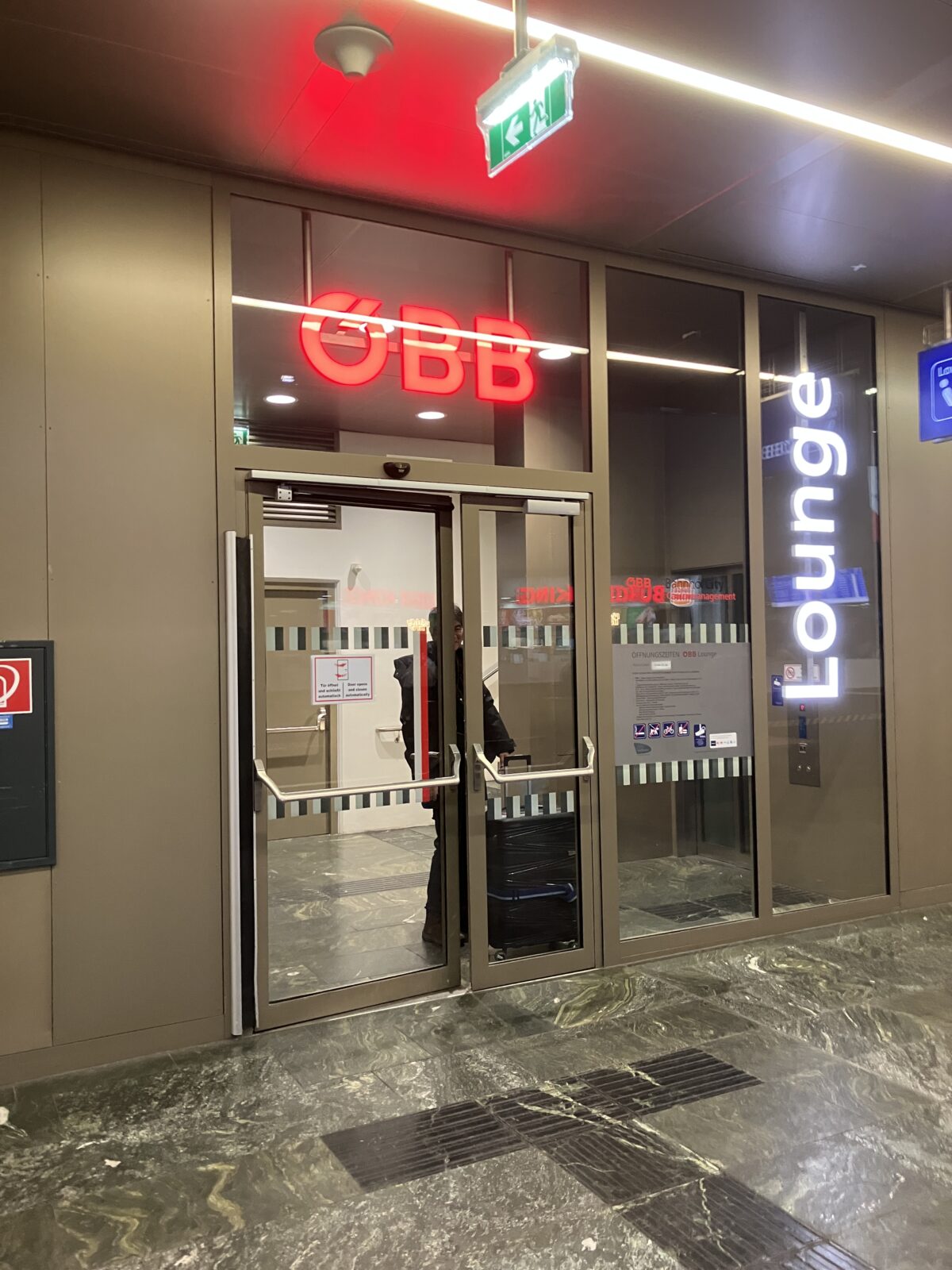ウィーン中央駅　ÖBB　ファーストクラスラウンジ入口