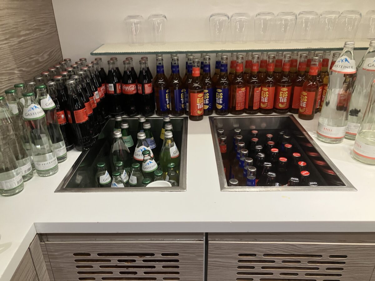 ウィーン中央駅　ÖBB　ファーストクラスラウンジ　コールドドリンク
