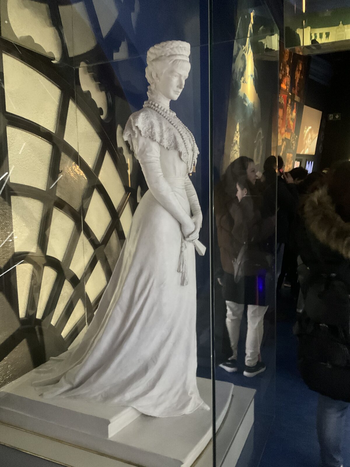 ウィーン観光・ホーフブルク宮殿内シシィ博物館