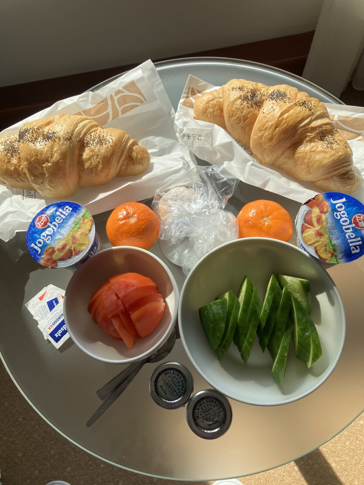スーパー購入品で朝食