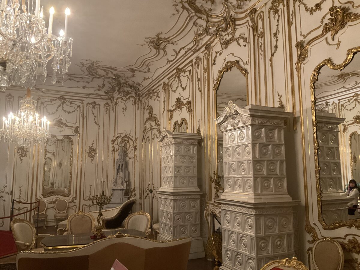 ウィーン観光・ホーフブルク宮殿内シシィ博物館