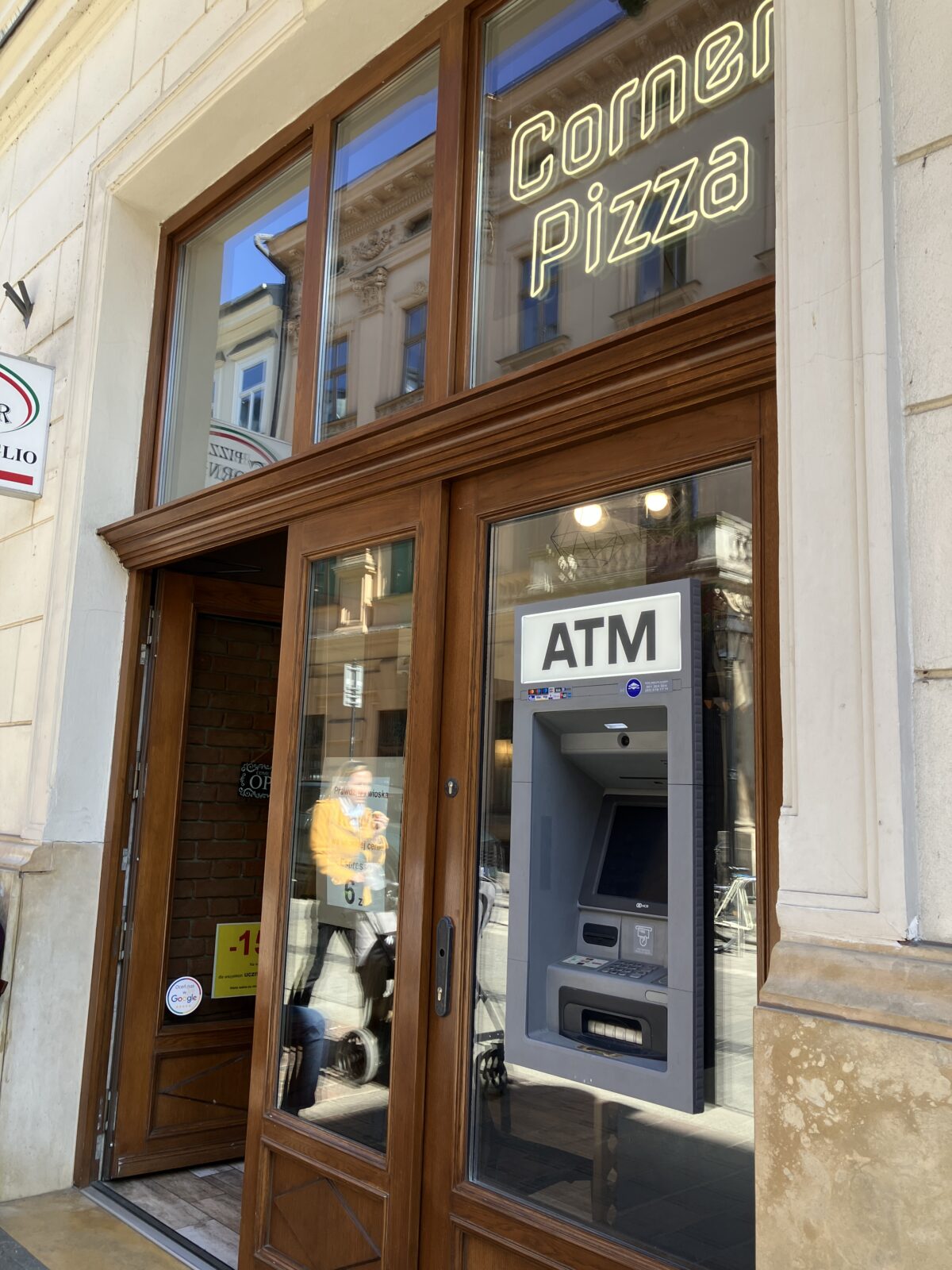 クラクフおすすめレストランCorneu Pizzaのテイクアウト