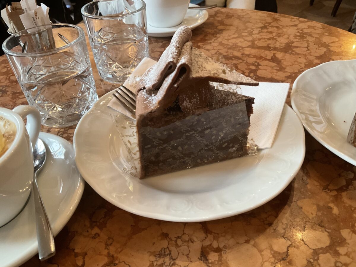 ウィーンの人気カフェ「DEMEL」