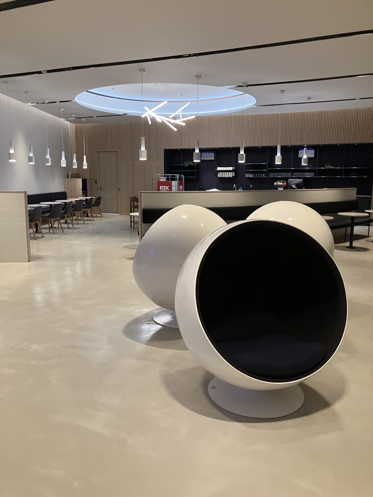 東欧旅行 空港ラウンジ　ヘルシンキ　フィンエア ビジネスラウンジ内