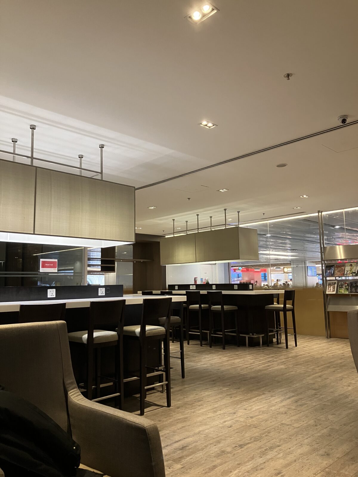東欧旅行 空港ラウンジ　シンガポール・T1 Marhabaラウンジ　アルコール