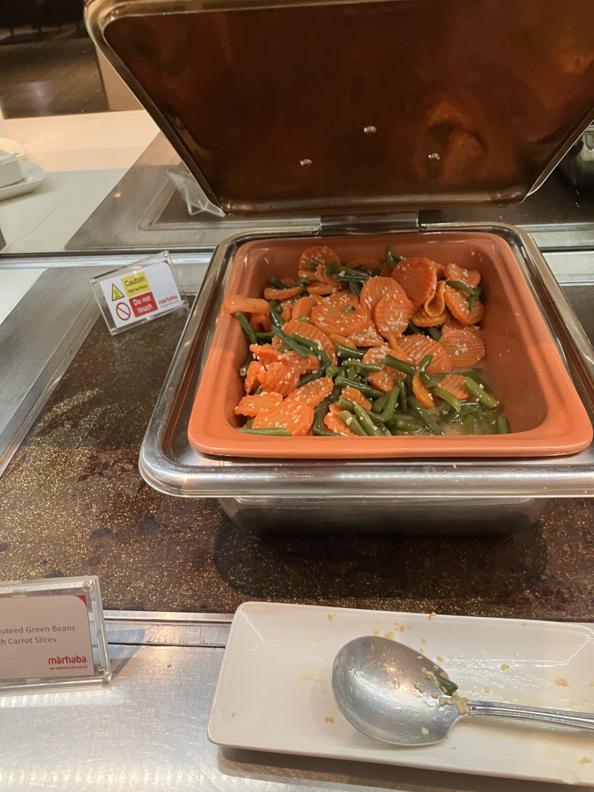 シンガポール・T1 Marhabaラウンジ　食事
